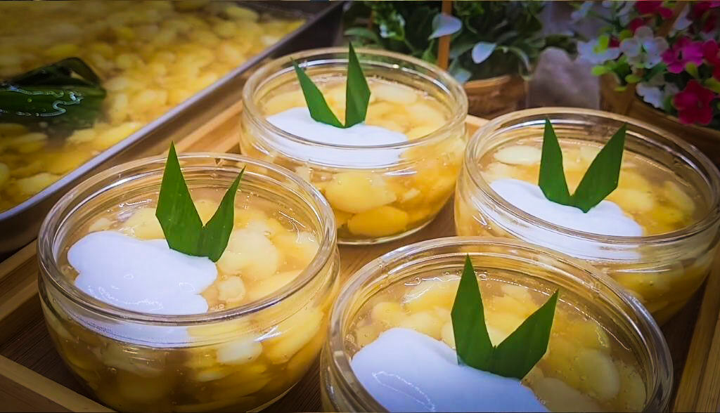 Taste authentic chè đậu ván at Hue’s top dessert spots